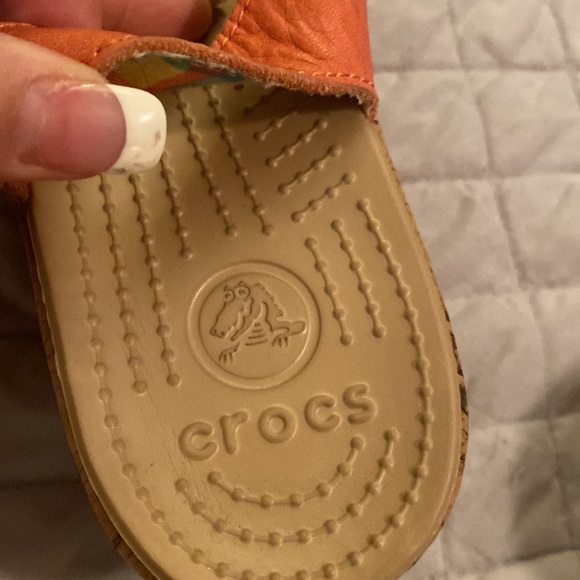 Croc wedge in Coral - size 9! Very comfortable shoe!! Cork wedge! - Picture 6 of 8